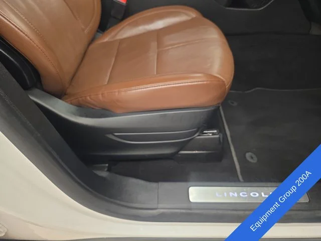 Used 2020 Pristine White Lincoln Reserve image 10