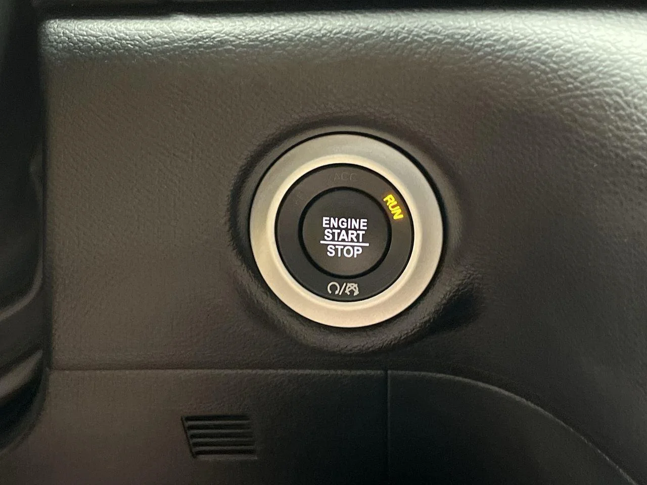 2025 Chrysler Pacifica Select - Photo 20