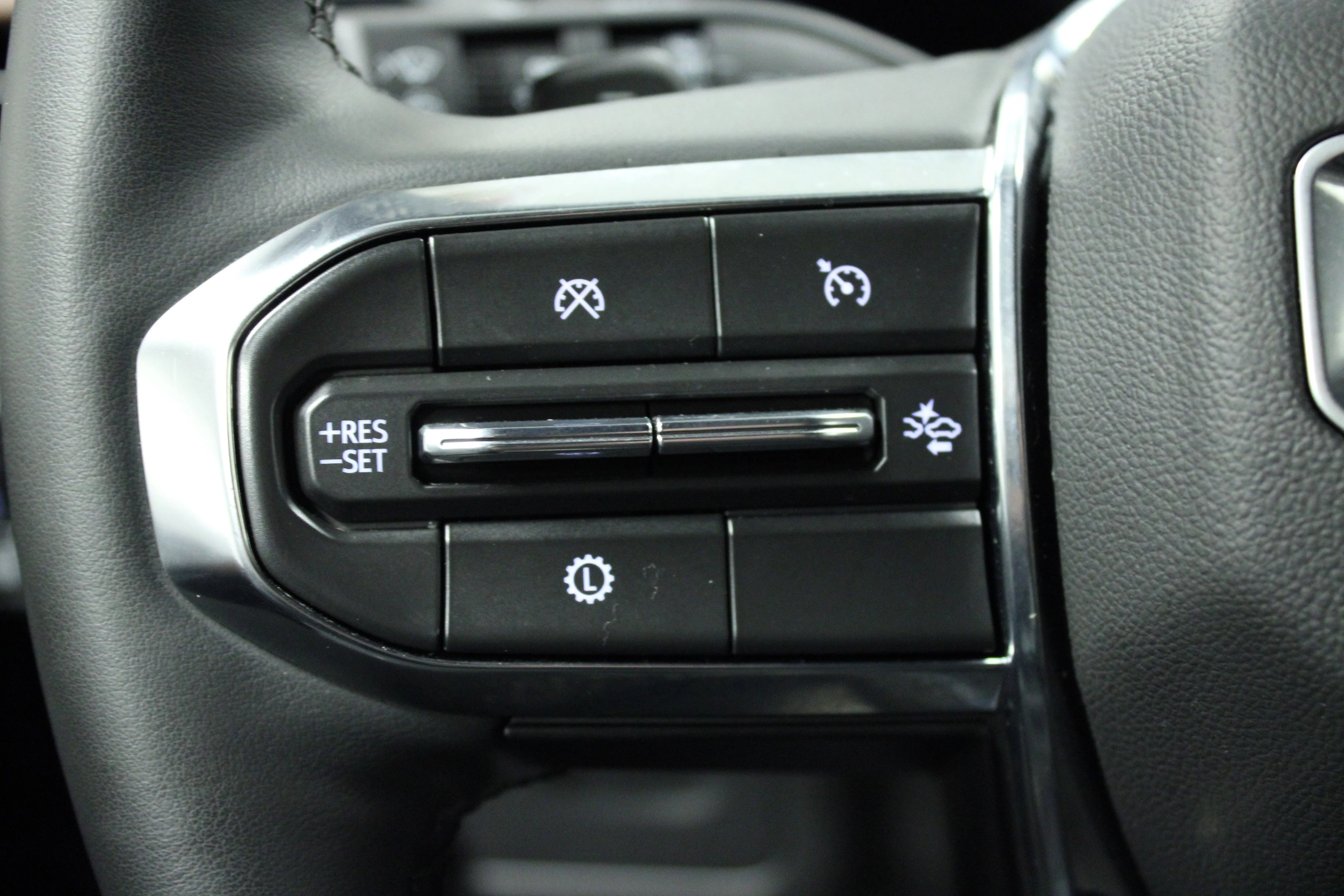 Used 2025 Onyx Black GMC Denali image 21