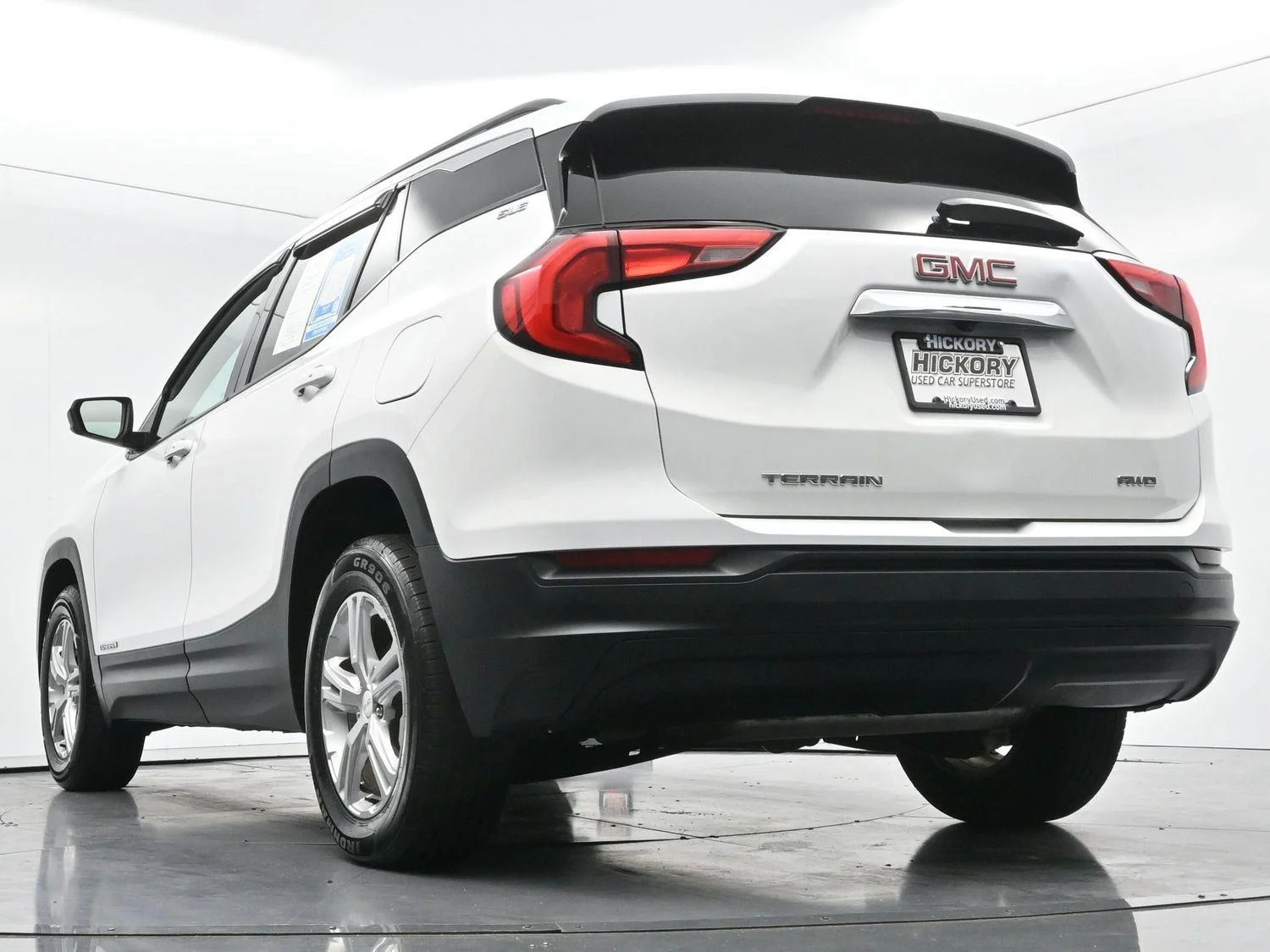 Used 2020 Summit White GMC SLE image 48