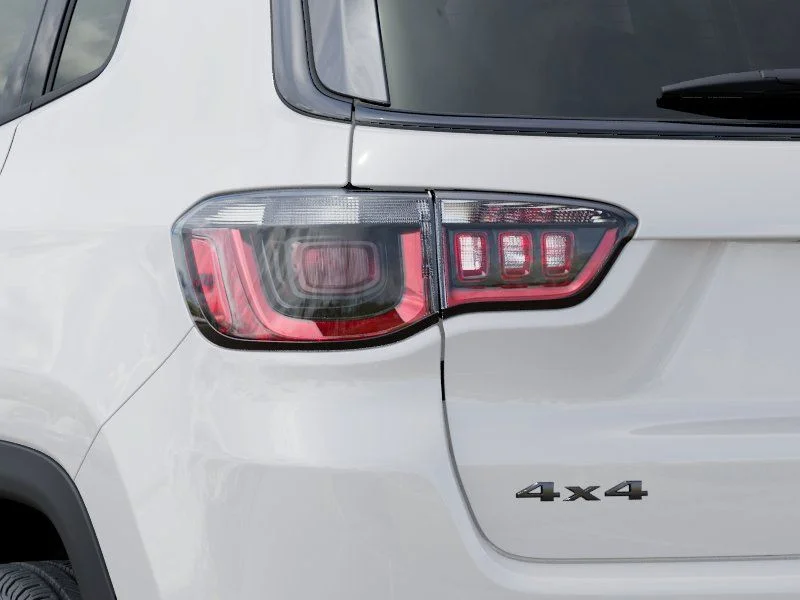 New 2026 Bright White Clearcoat Jeep Latitude image 10