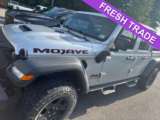 Used 2022 Silver Zynith Clearcoat Jeep Mojave image 1