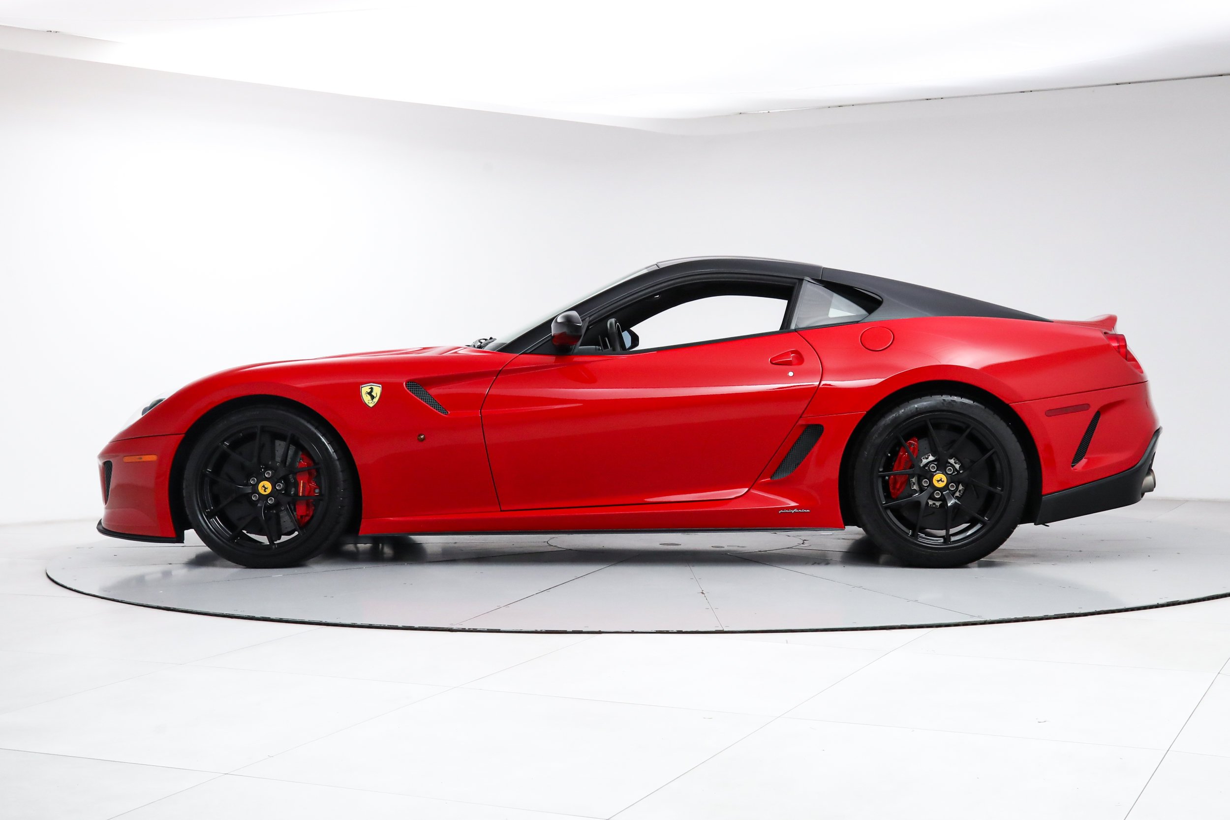 Used 2011 Red Ferrari  image 4