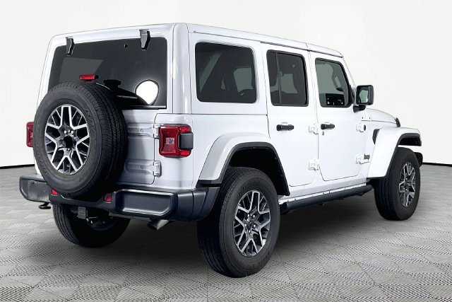 Used 2025 White Jeep Sahara image 3
