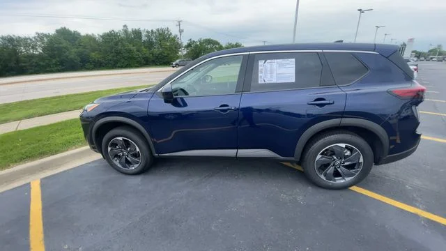 2025 Nissan Rogue SV - Photo 7