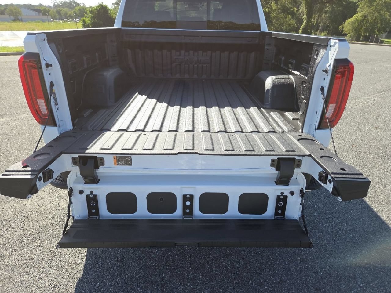 2026 GMC Sierra 1500 SLT - Photo 23