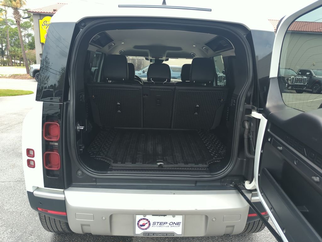 Used 2022  Land Rover S image 28