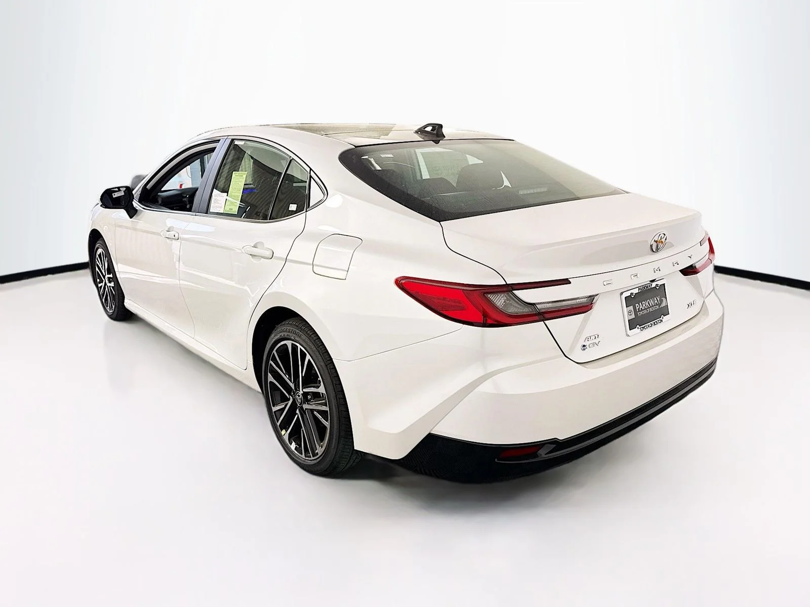 New 2026 Wind Chill Pearl <sup>1</sup> Toyota  XLE AWD image 4