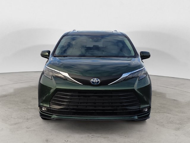 Used 2025  Toyota XLE image 2