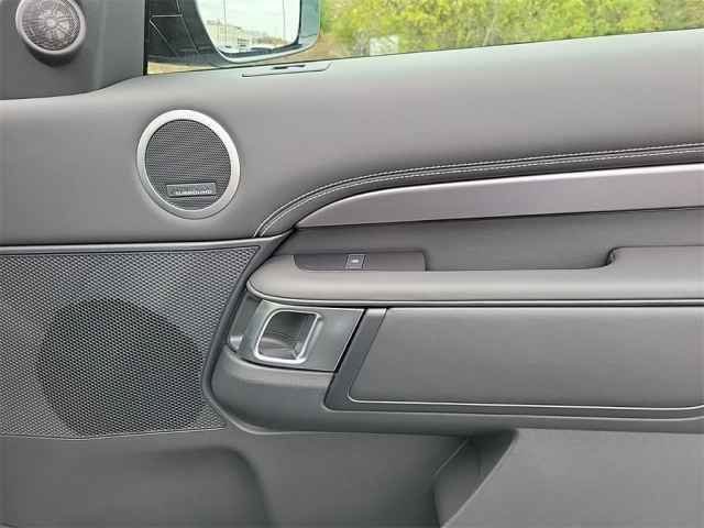 New 2025 Santorini Black Land Rover Metropolitan Edition image 23