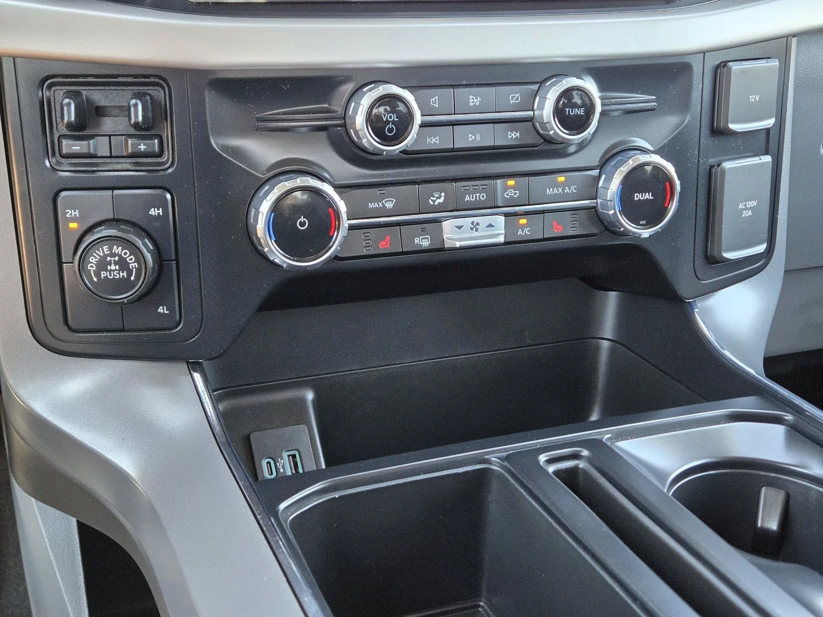 Used 2023 Gray Metallic Ford XLT image 29
