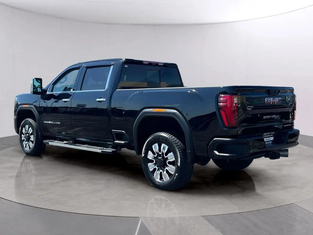 Used 2025 Onyx Black GMC Denali image 4