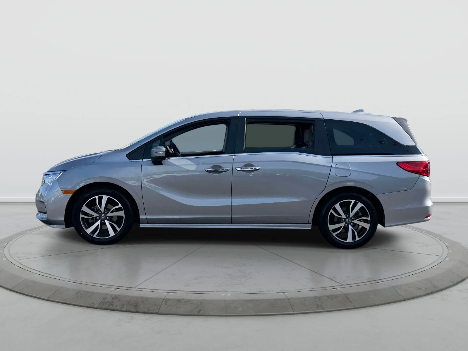 Used 2023 Silver Honda Touring image 4
