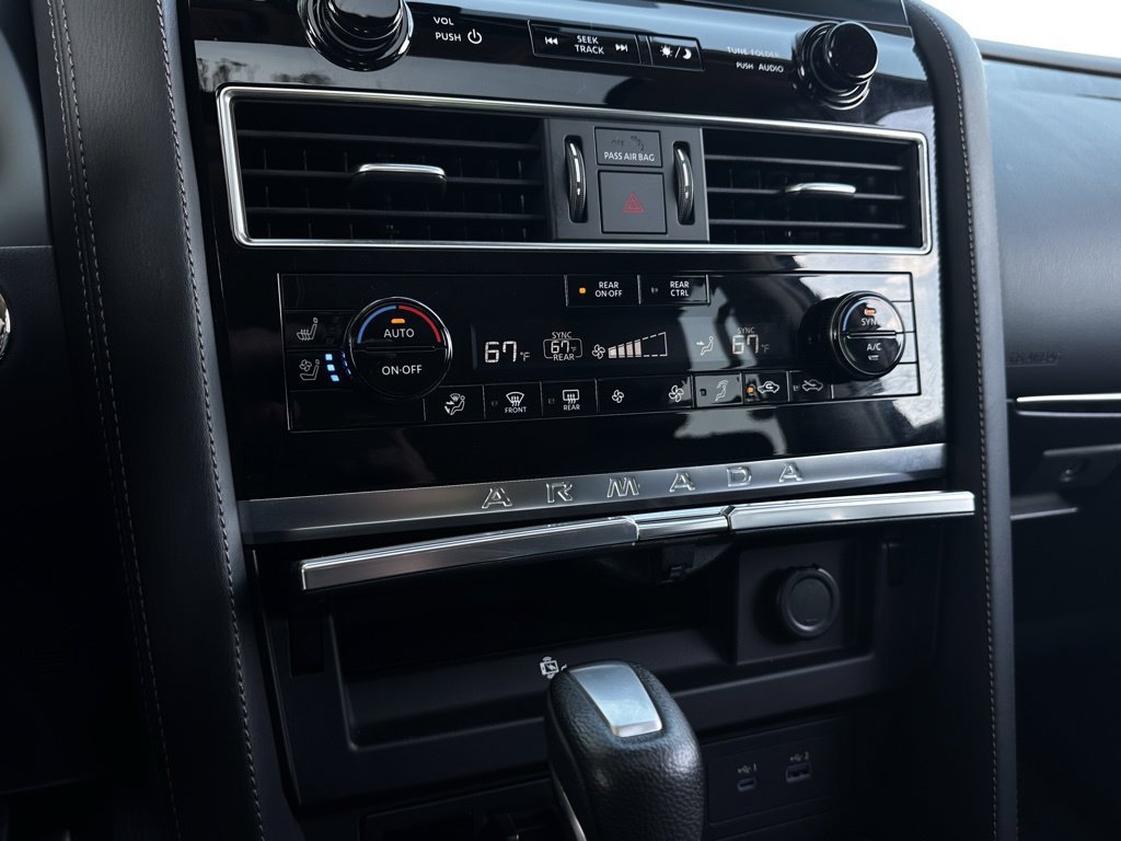 Used 2024 White Nissan Platinum image 11