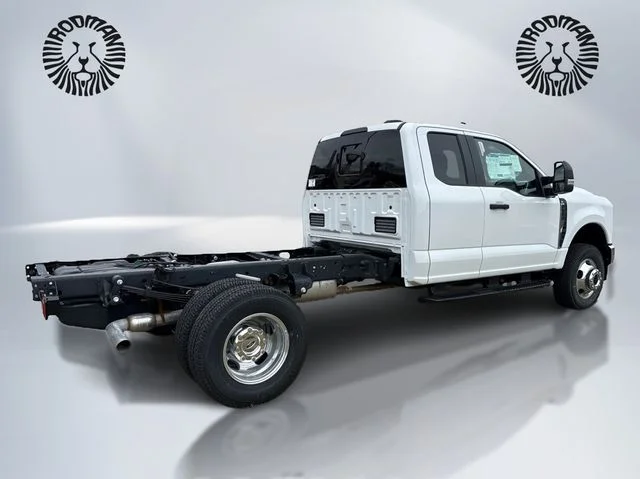 New 2026 Oxford White Ford F-350® XL image 5