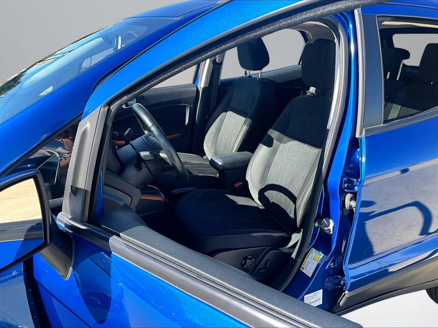 Used 2022 Blue Ford SE image 25