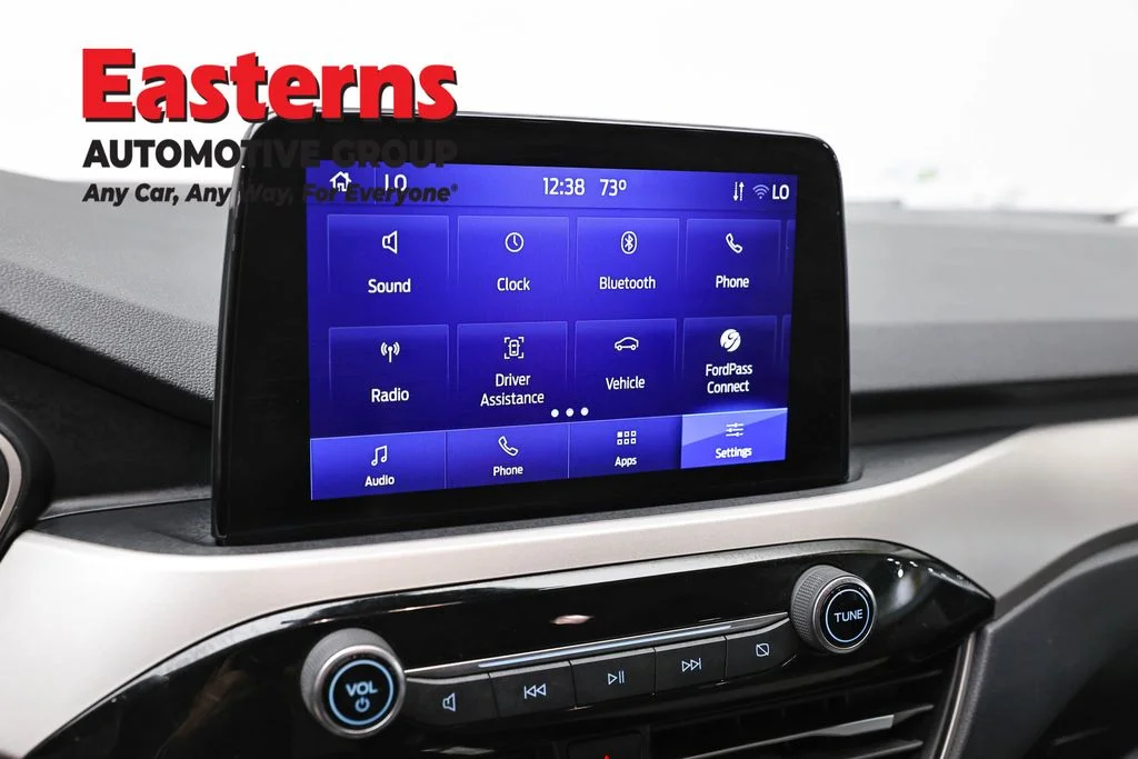 Used 2022 White Ford SE image 19