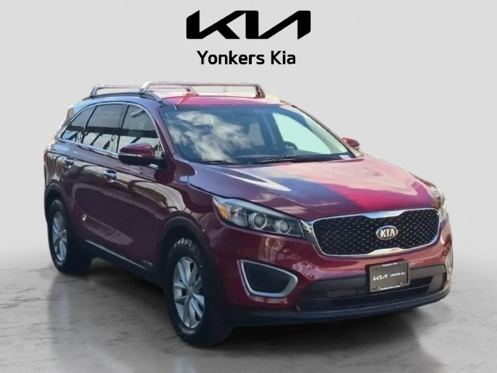 Used 2017 Red Kia LX image 3