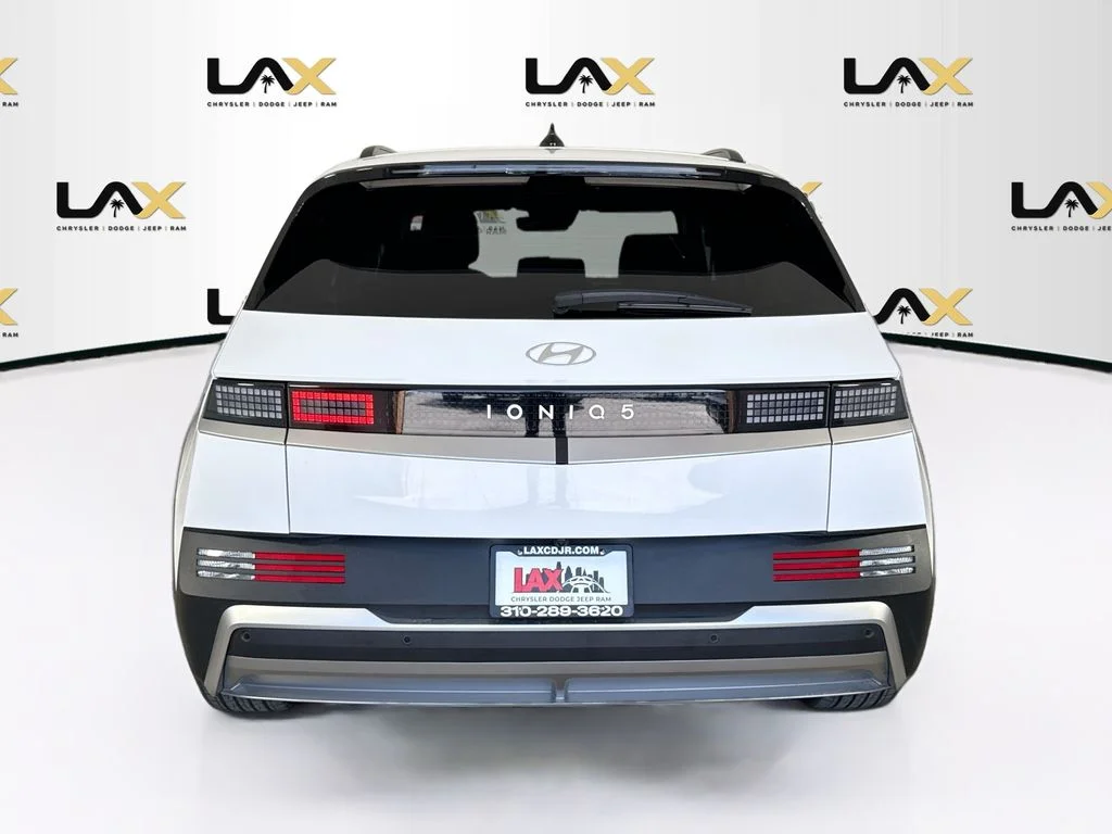 Used 2025 White Hyundai SEL image 6