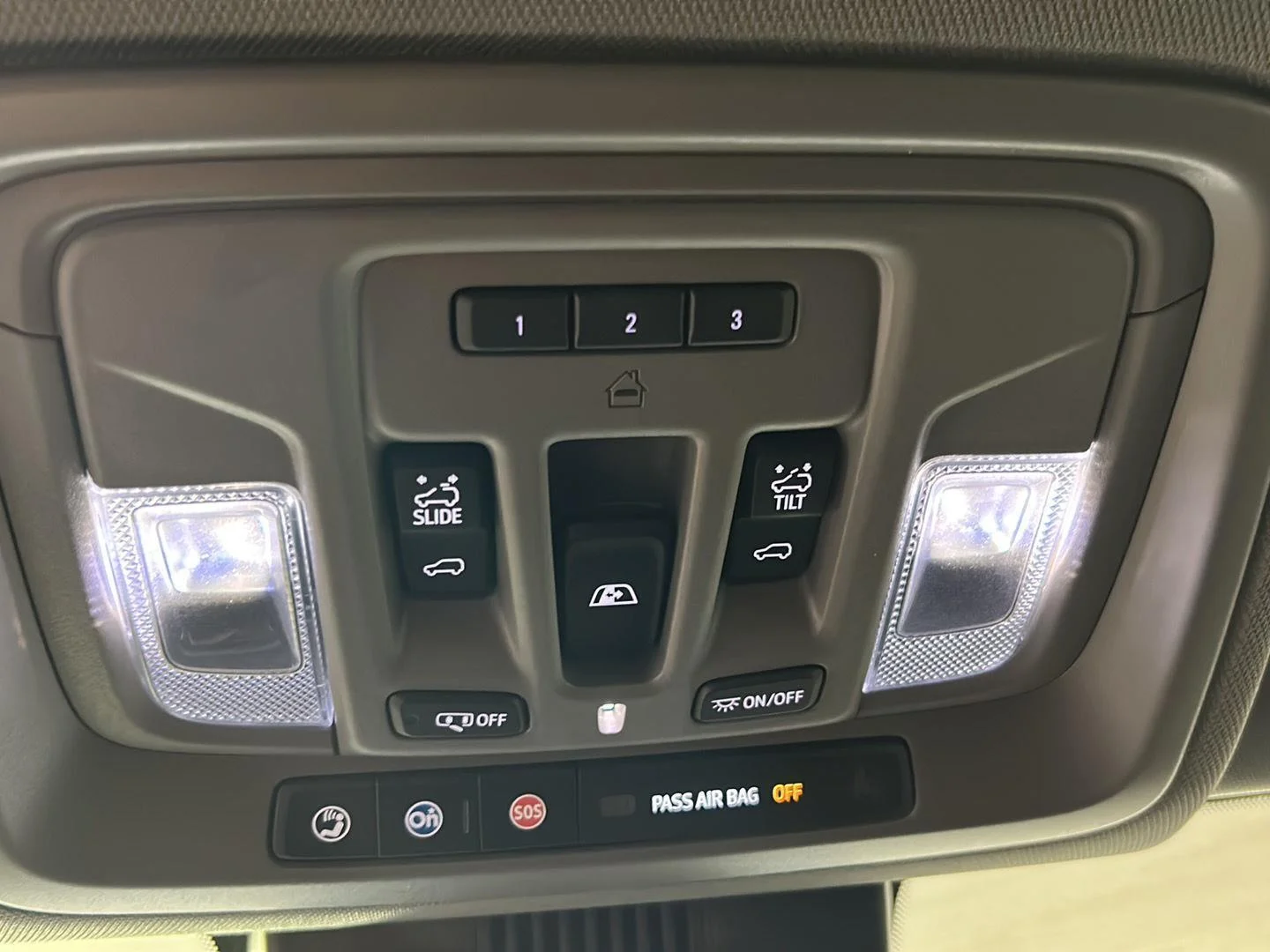 Used 2025 Onyx Black GMC Denali image 35