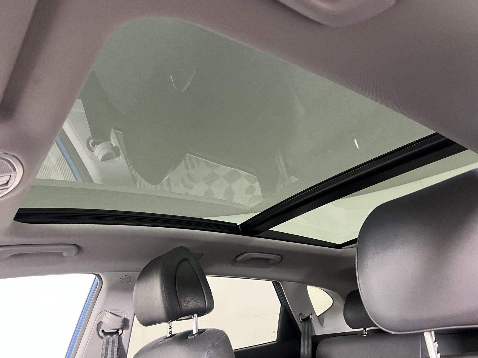 Used 2017 Caribbean Blue Hyundai Limited image 22