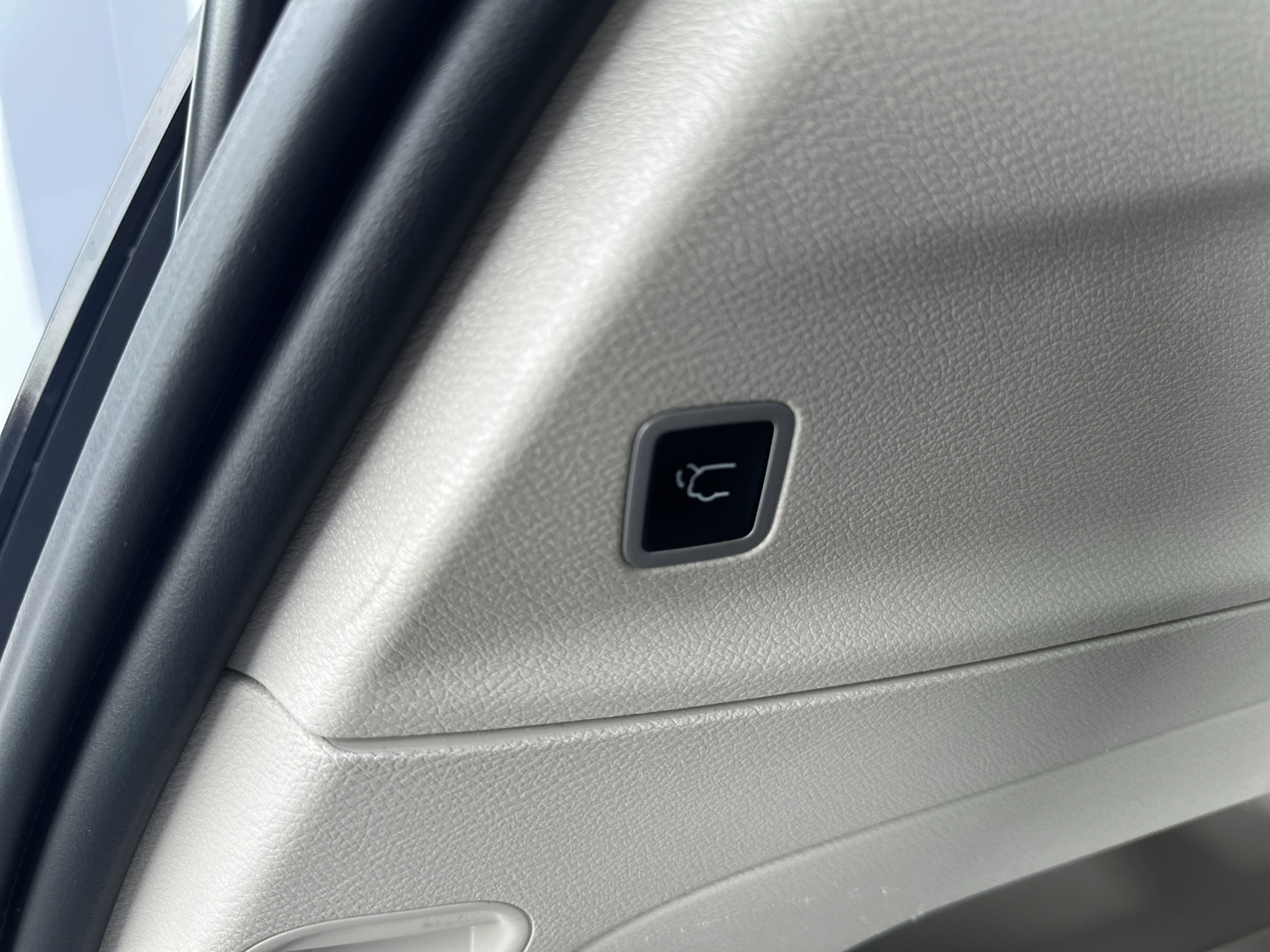 Used 2023 Granite Crystal Metallic Clearcoat Chrysler Touring L image 28