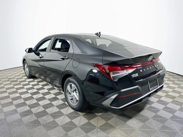 New 2026 Black Hyundai SE image 5
