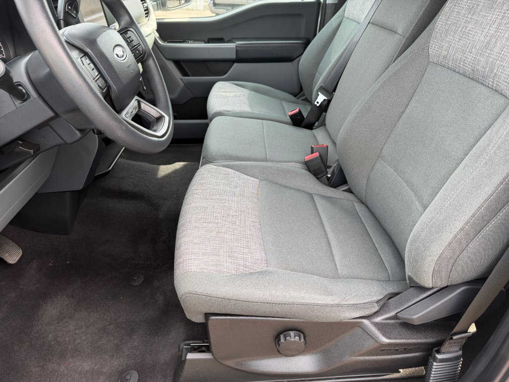 Used 2023 Oxford White Ford XLT image 26