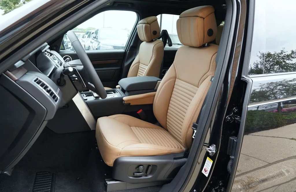New 2026 Santorini Black Land Rover Dynamic SE image 12