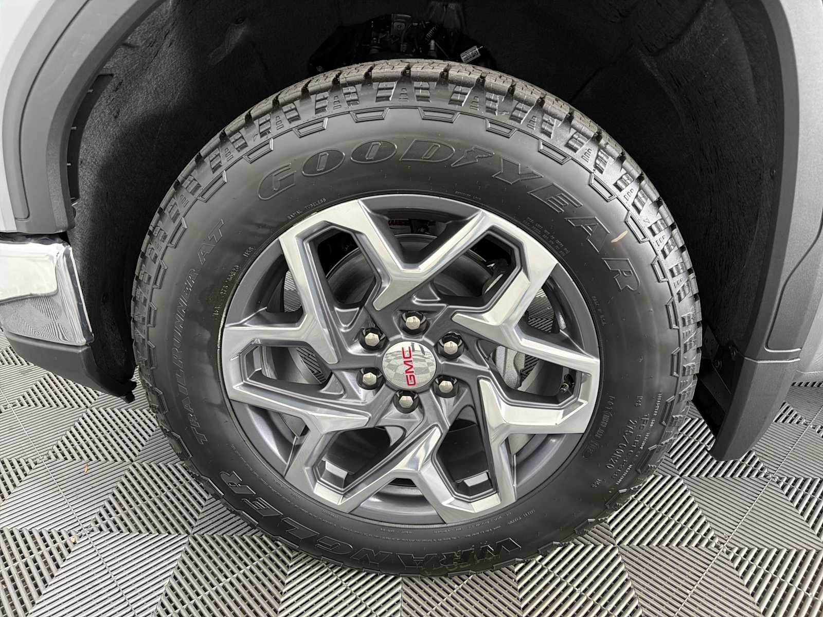 2026 GMC Sierra 1500 SLT - Photo 9