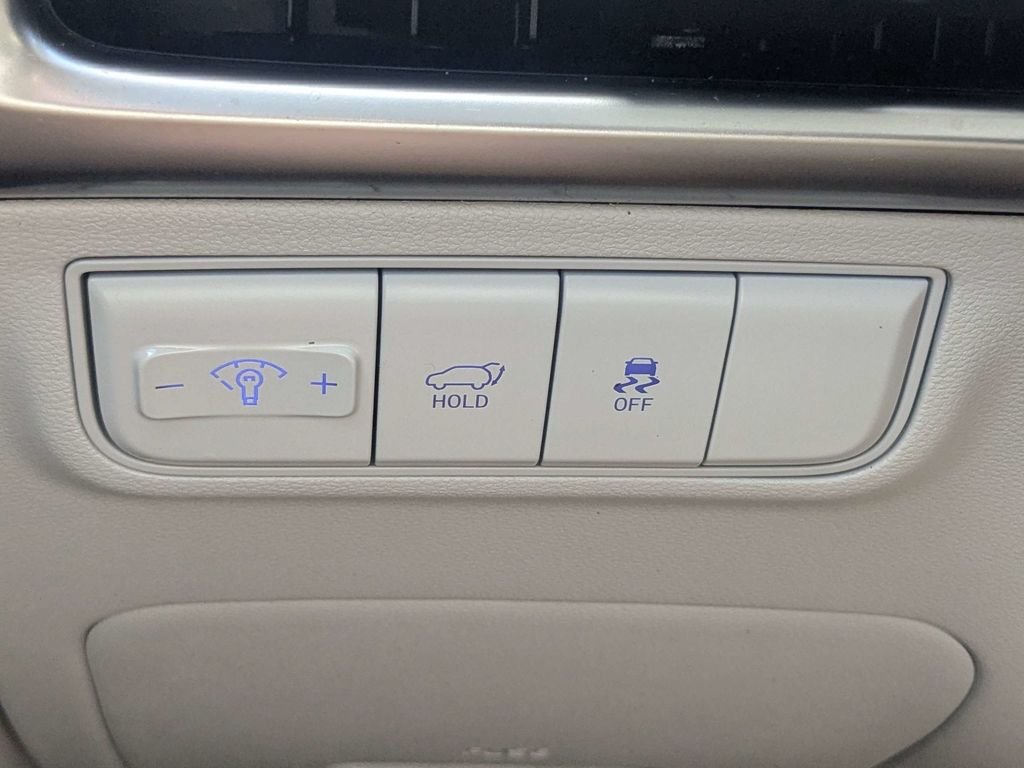 Used 2025 Red Hyundai SEL image 31