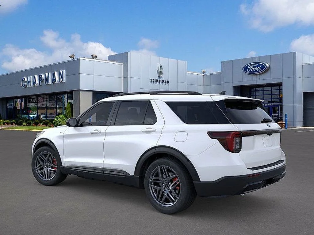 New 2026 Star White Metallic Tri-Coat Ford ST-Line image 4