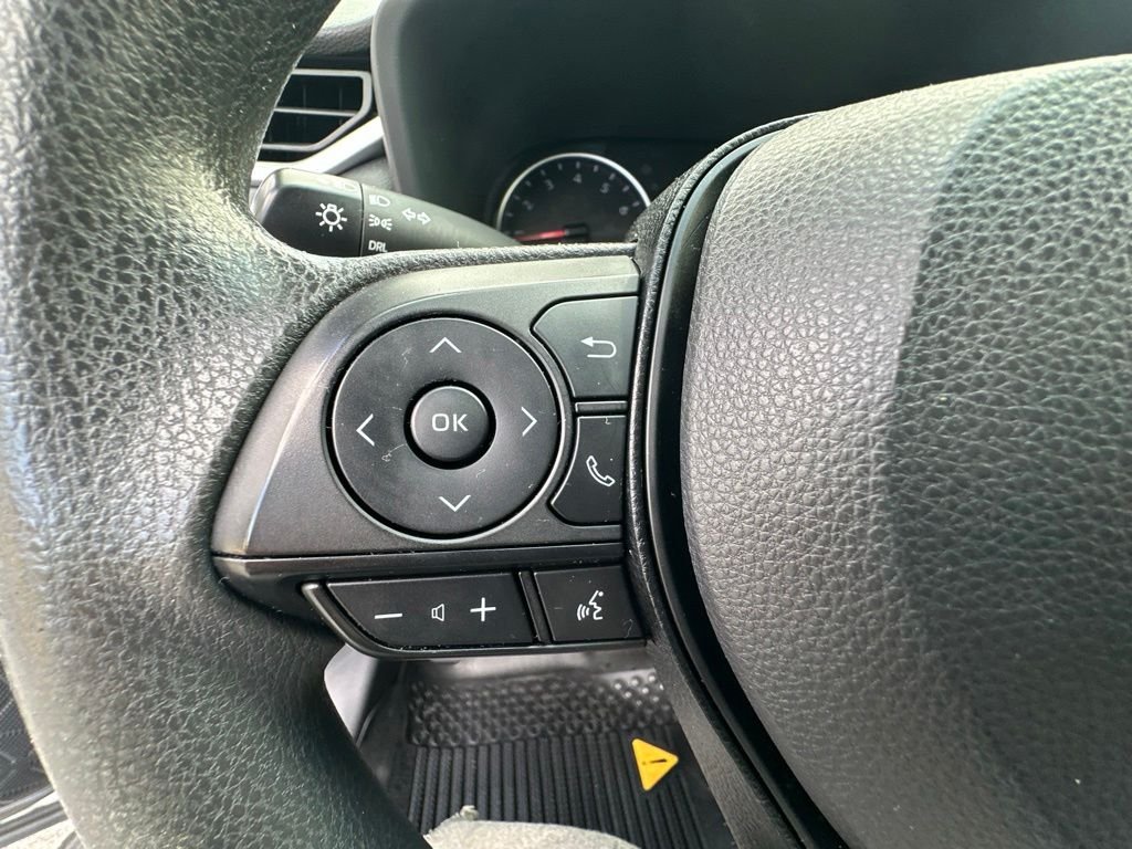 Used 2019 White Toyota LE image 13