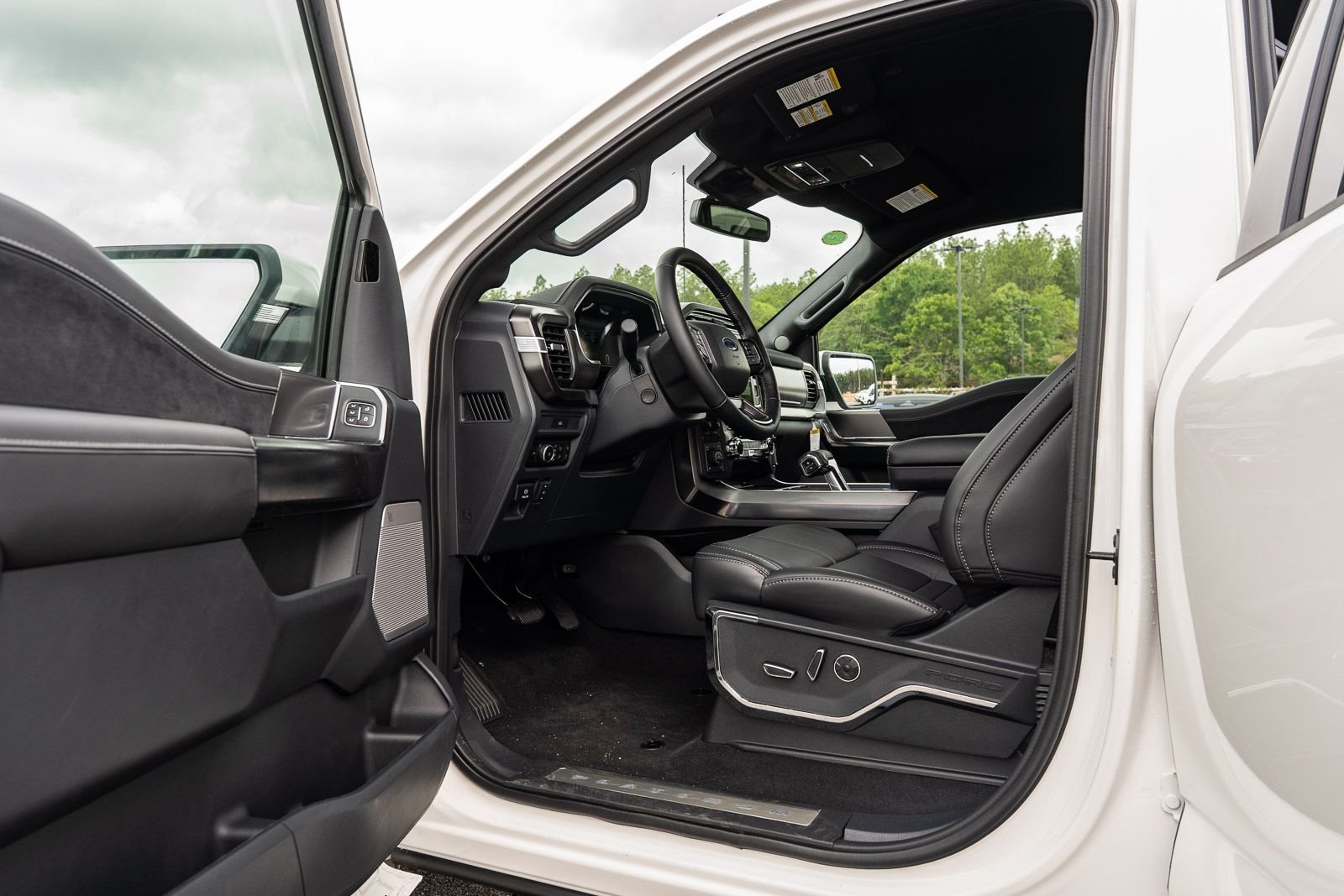 New 2026 Star White Metallic Tri-Coat Ford Platinum® image 14