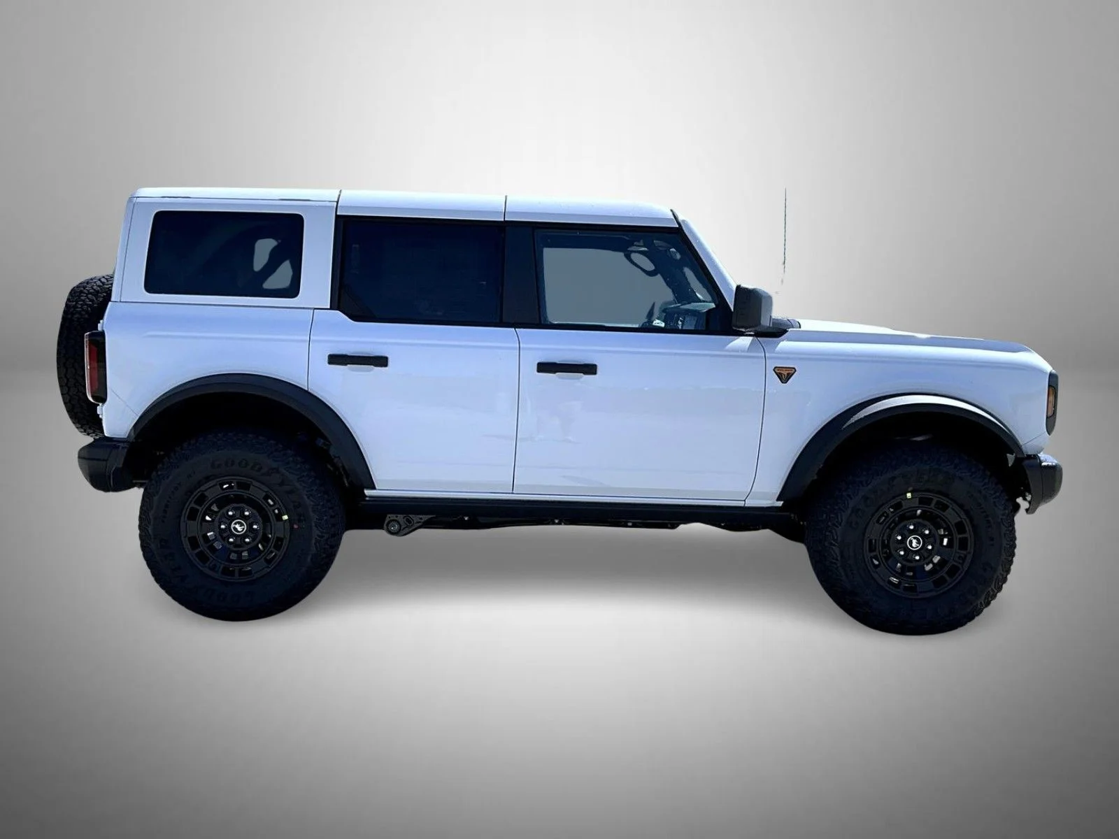 New 2026 Oxford White Ford Badlands image 4