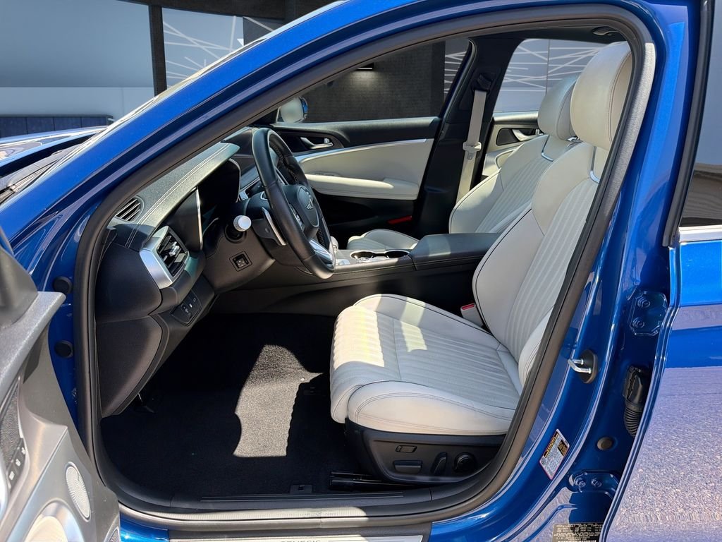Used 2025 Blue Genesis 3.3T Sport Advanced image 13