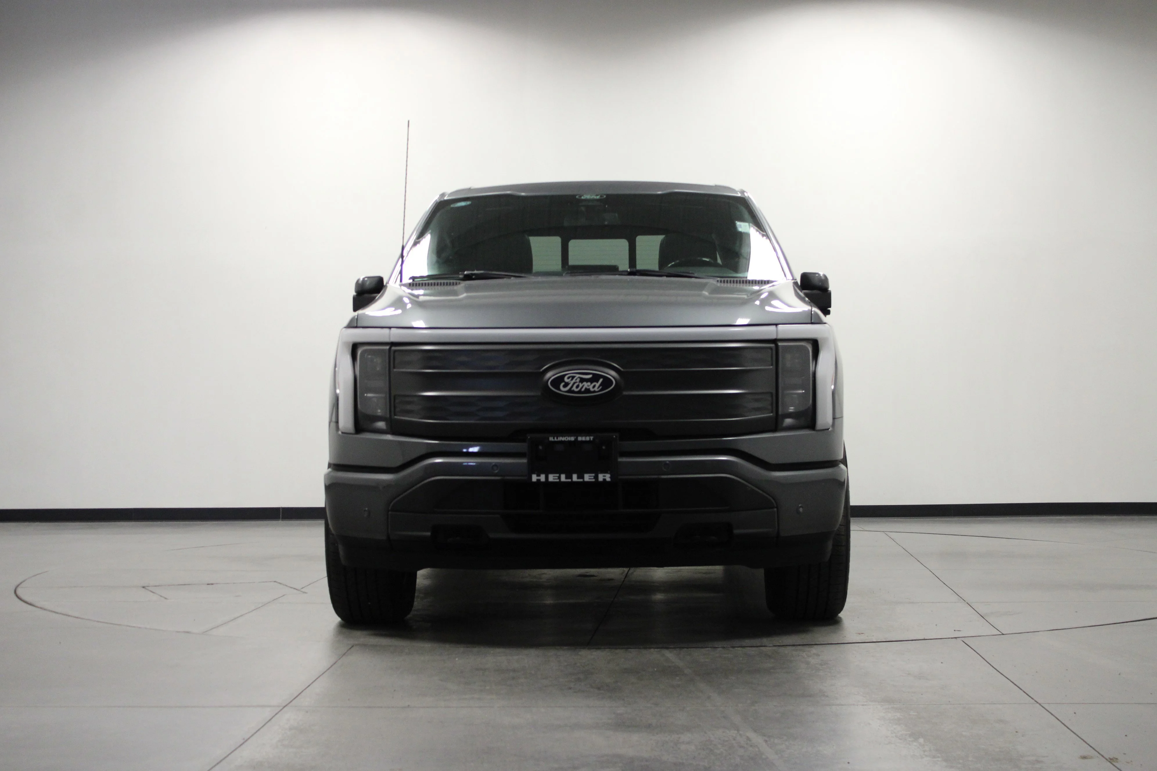 Used 2024 Carbonized Gray Metallic Ford Lariat image 9