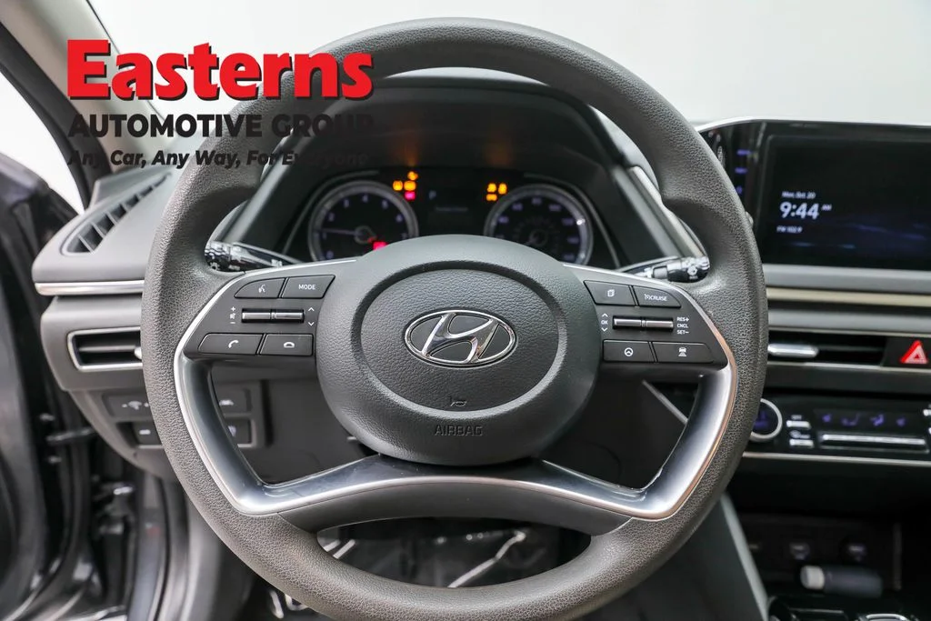Used 2023 Gray Hyundai SEL image 10