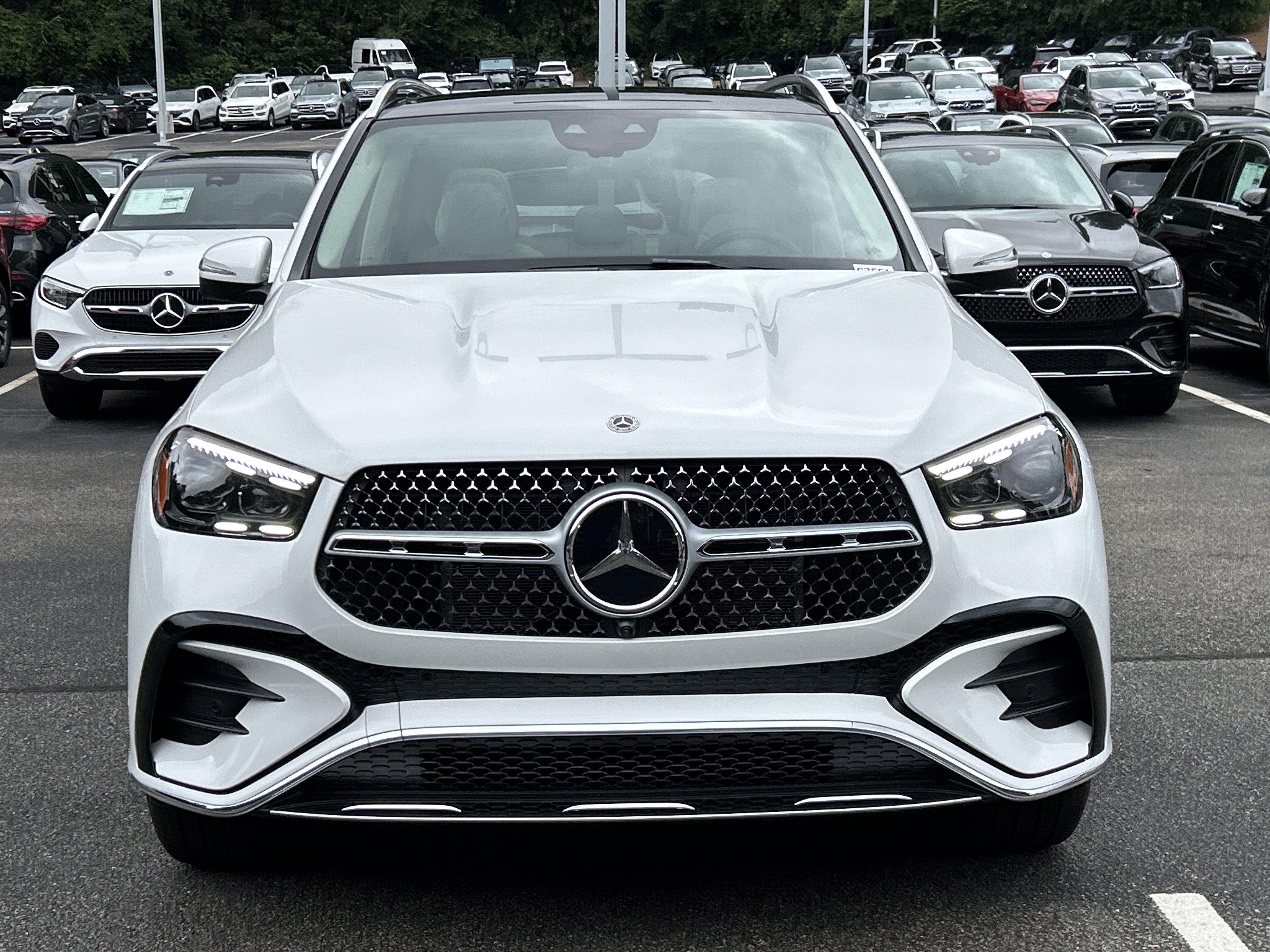 New 2026 MANUFAKTUR Moonlight White Metallic Mercedes-Benz GLE 450 4MATIC® SUV image 3
