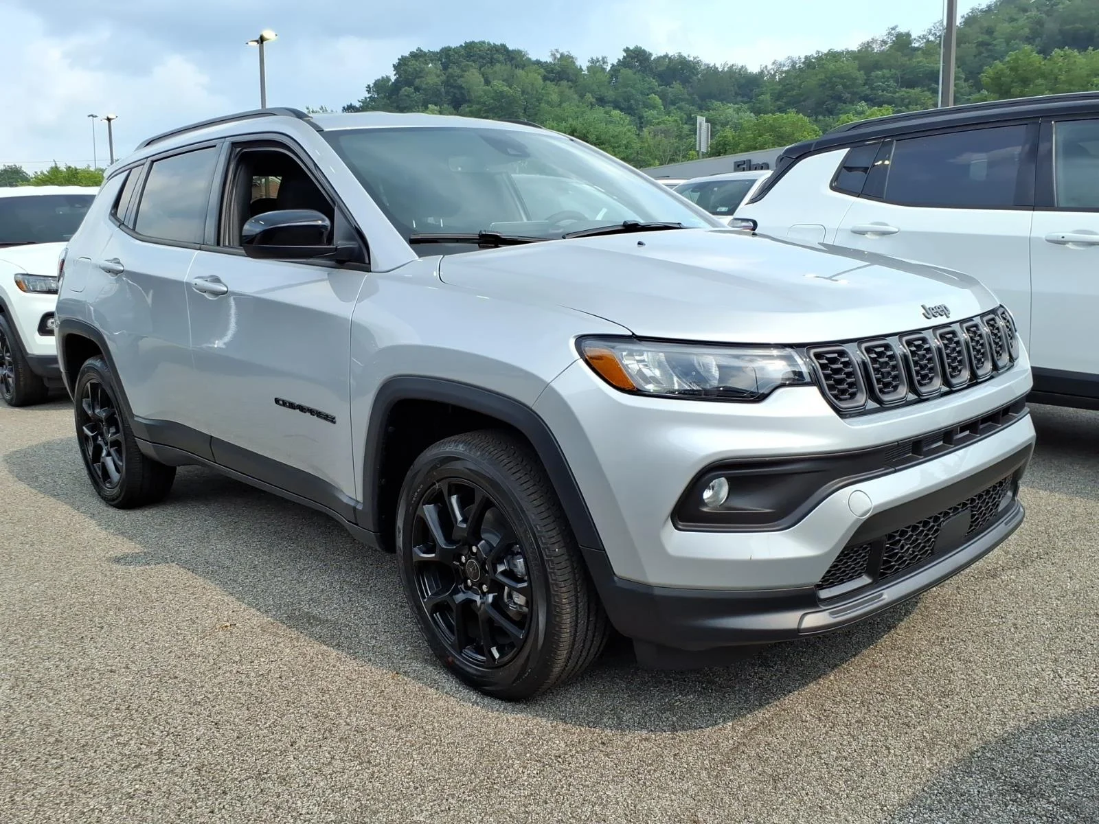 New 2026 Silver Zynith Metallic Clearcoat Jeep Latitude image 1