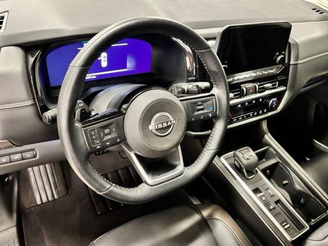 Used 2023 White Nissan Platinum image 16