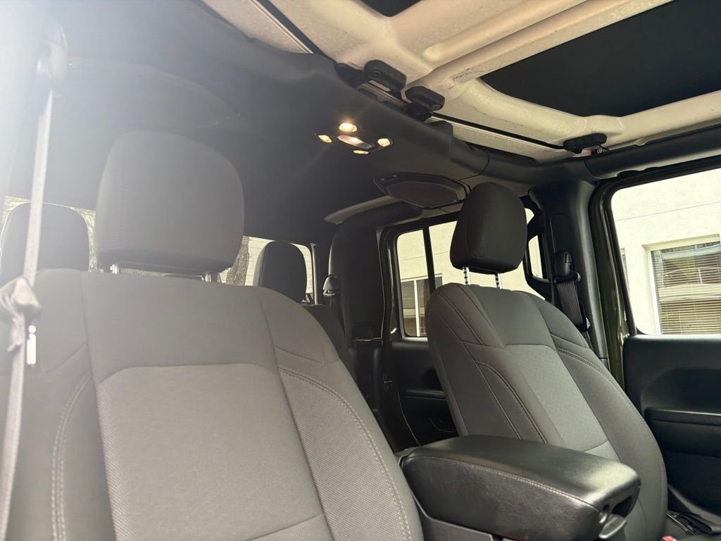 Used 2023 Green Jeep Sport S image 29