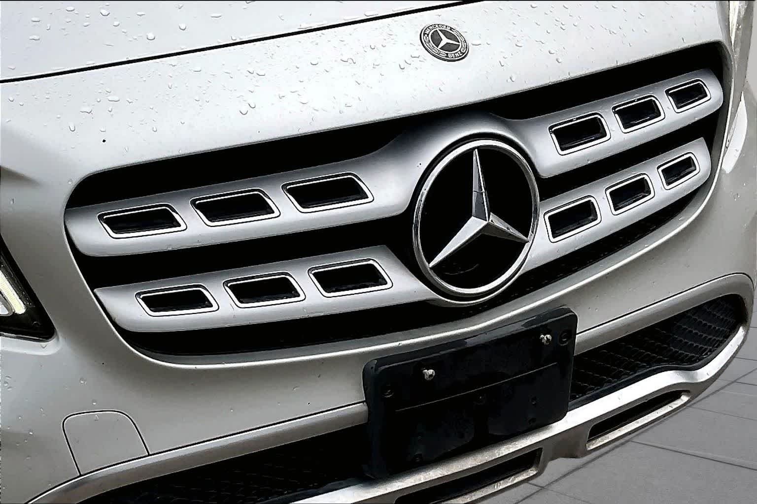 Used 2018 Polar Silver Metallic Mercedes-Benz GLA 250 image 28