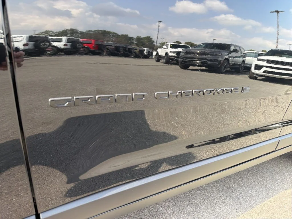 Used 2025 Black Jeep Limited image 38
