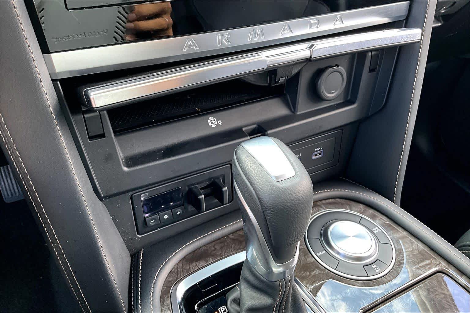 Used 2023 Super Black Nissan Platinum image 31