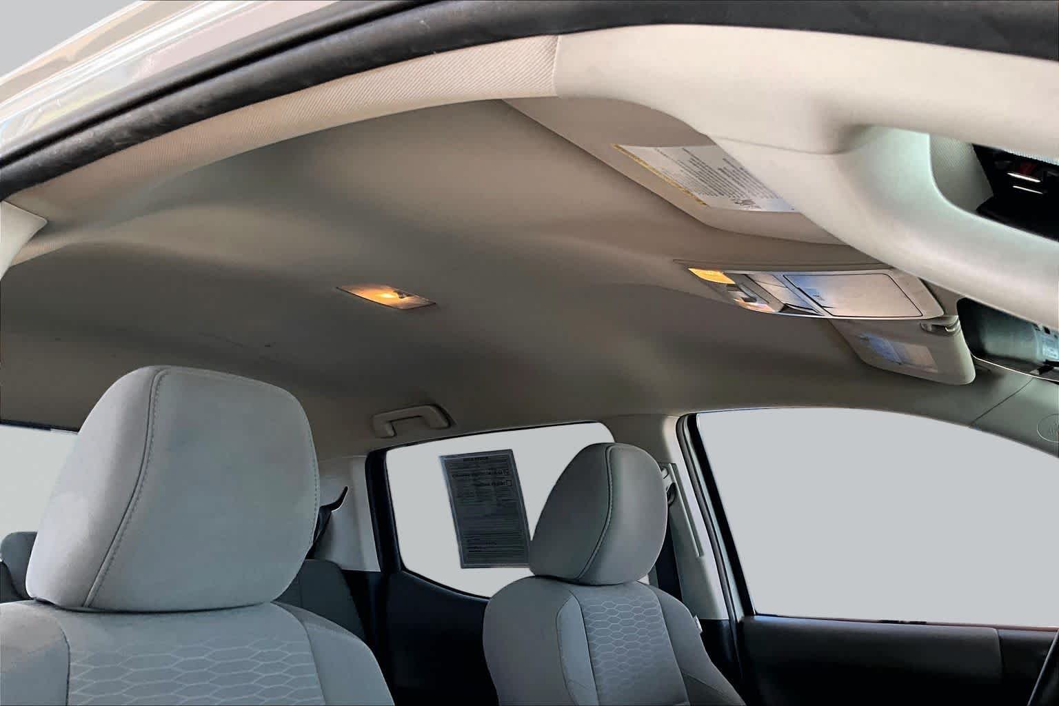 Used 2018 Super White Toyota SR image 12