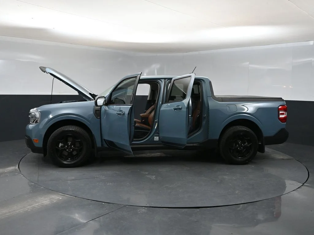 Used 2022 Blue Ford Lariat image 40