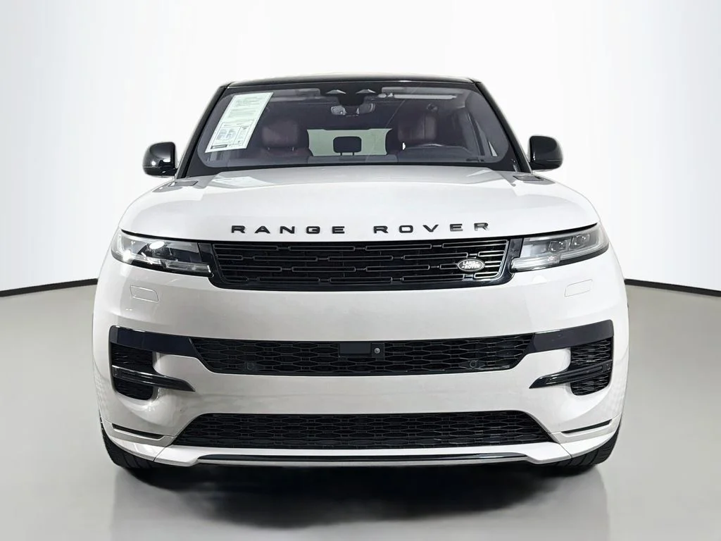 Used 2023 Gray Land Rover SE Dynamic image 2