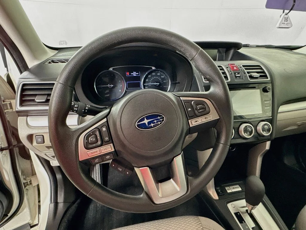 Used 2018 White Subaru 2.5i Premium image 11