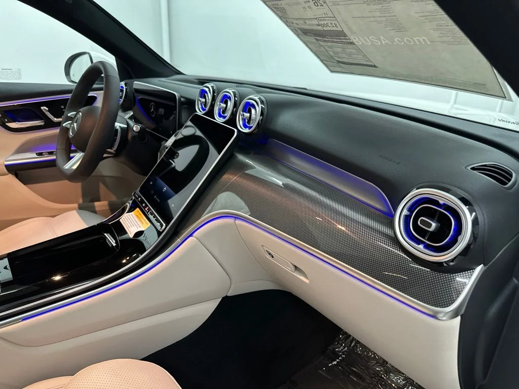 New 2027 White Mercedes-Benz GLC 300 image 25